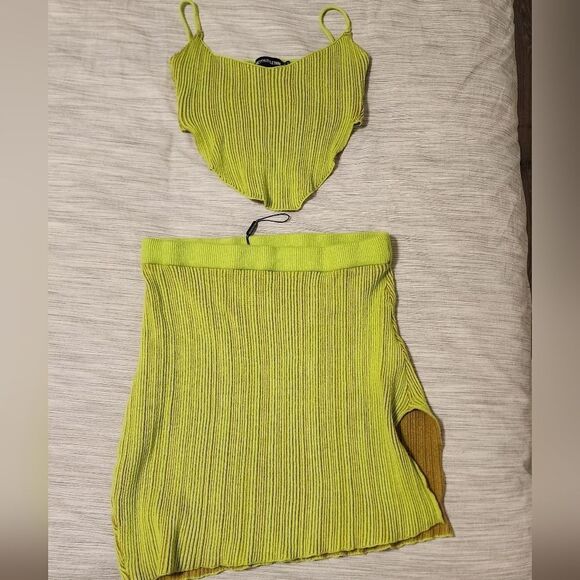 PrettyLittleThing Shape Lime Contrast Split Bodycon Skirt with Crop Top Set 12 - Picture 8 of 9
